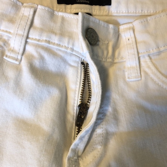 Banana Republic Cropped Jeans. - Picture 9 of 13